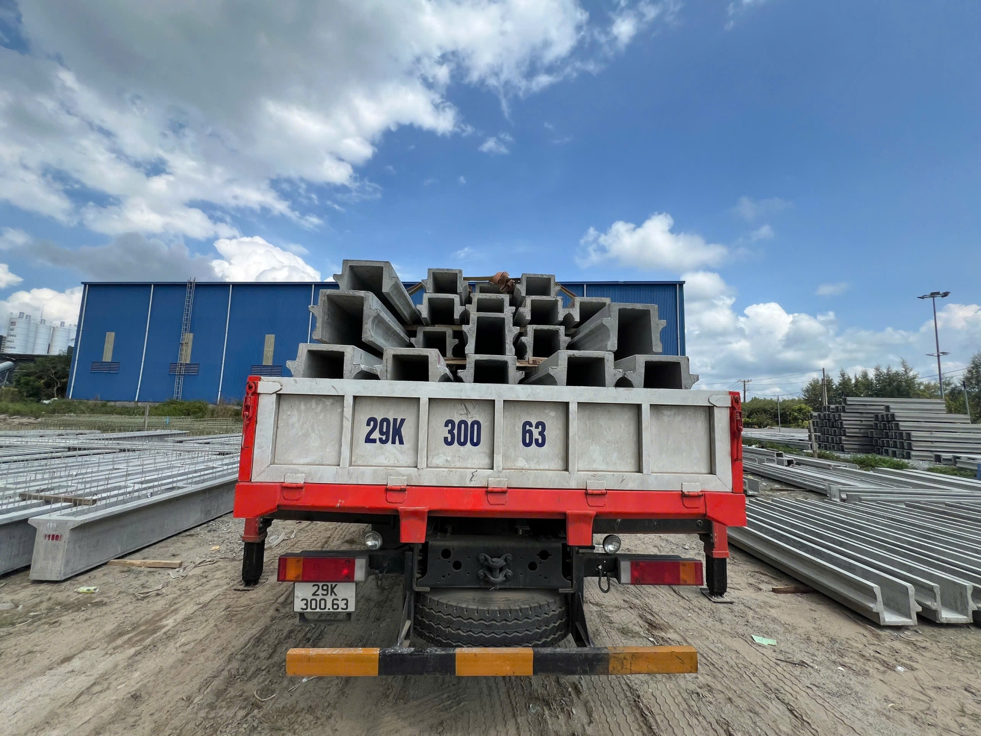 OMEGA CHUYÊN DẦM BÊ TÔNG ĐÚC SẴN THEO THIẾT KẾ