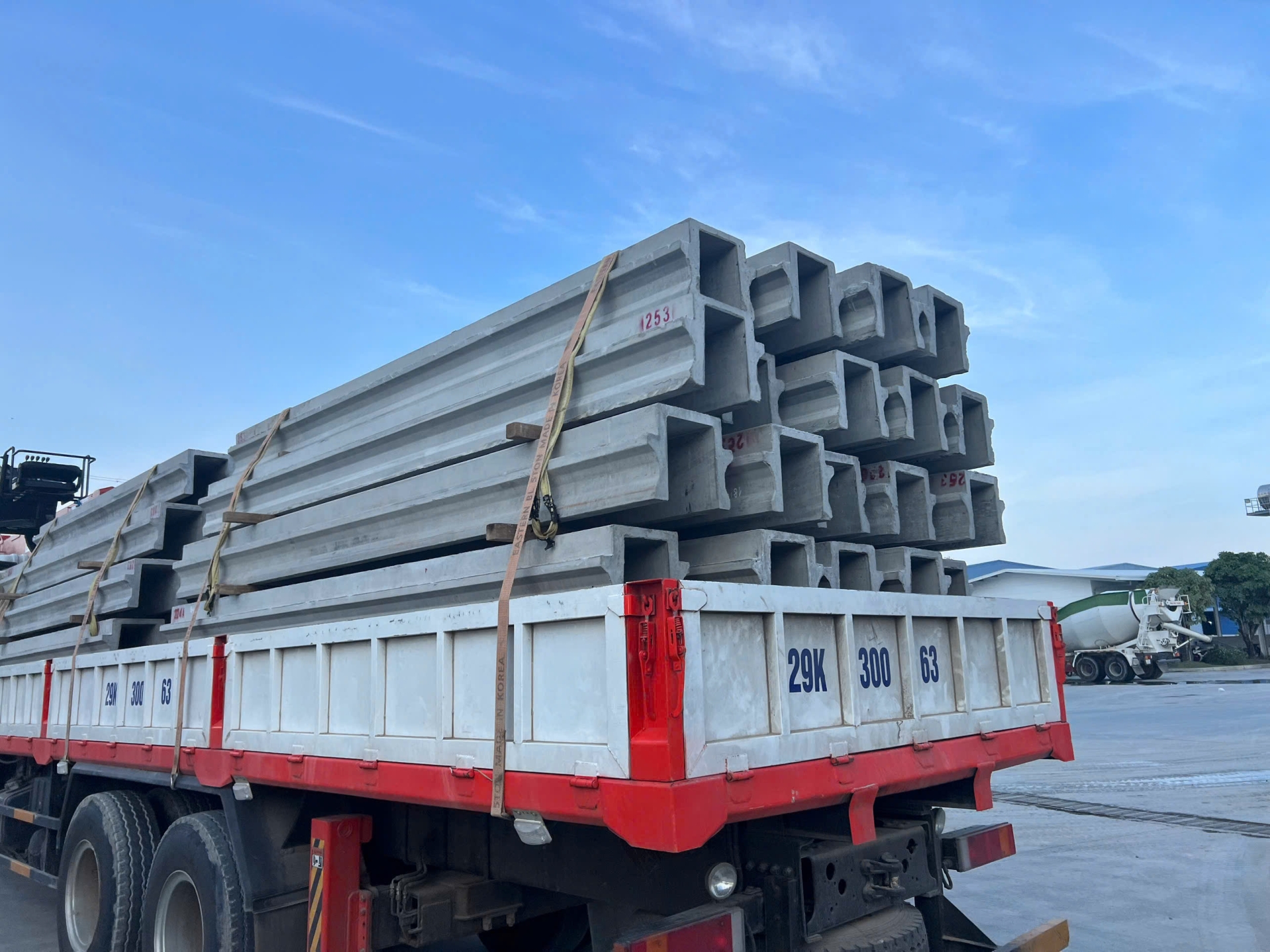 OMEGA CHUYÊN DẦM BÊ TÔNG ĐÚC SẴN THEO THIẾT KẾ