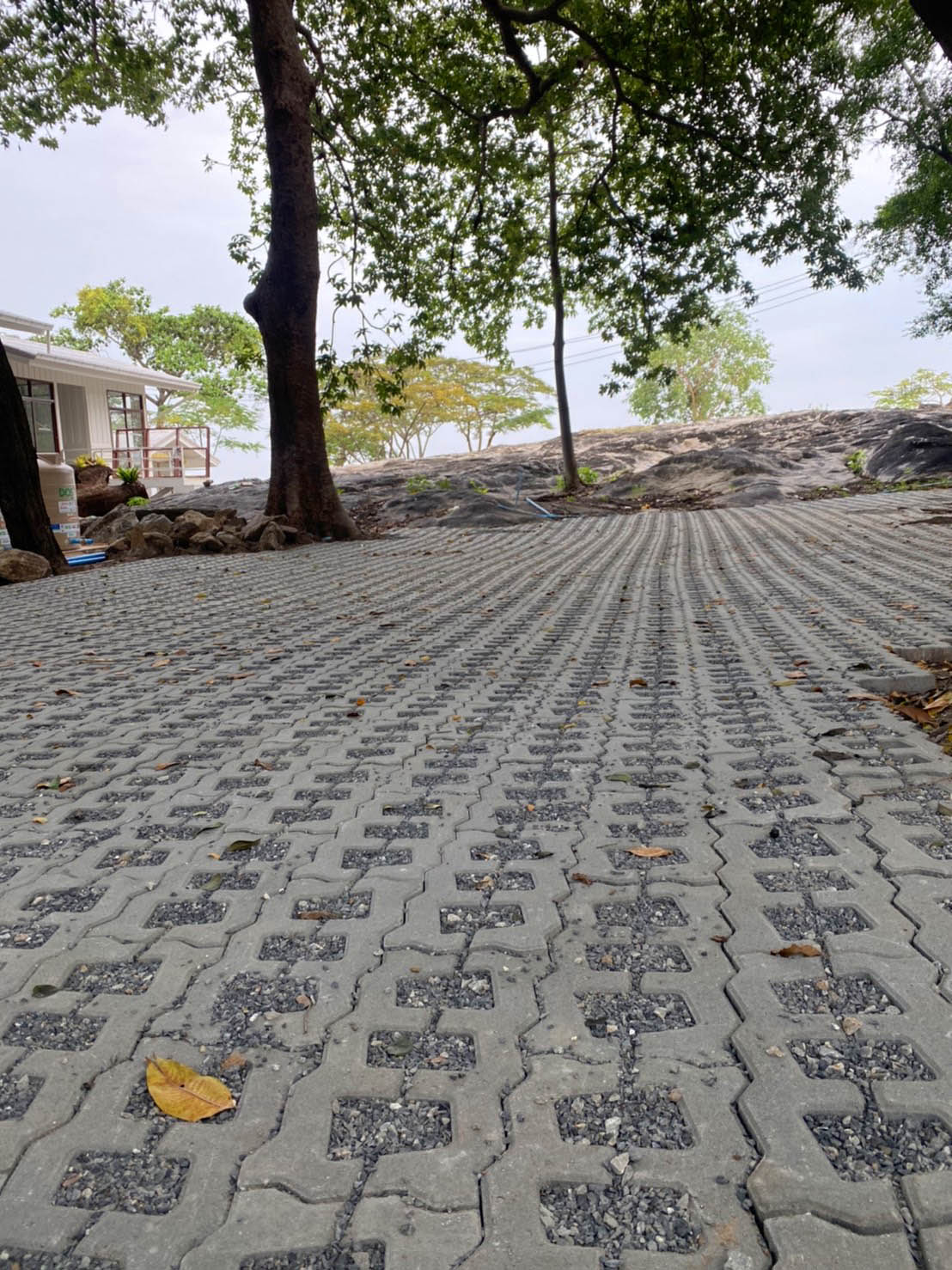 Gạch trang trí sân vườn