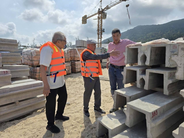 ĐÓN TIẾP GS.TSKH NGUYỄN NGỌC TRÂN VÀ CHUYÊN GIA TẬP ĐOÀN PHAN VŨ THĂM QUAN CÔNG NGHỆ BÊ TÔNG FRP